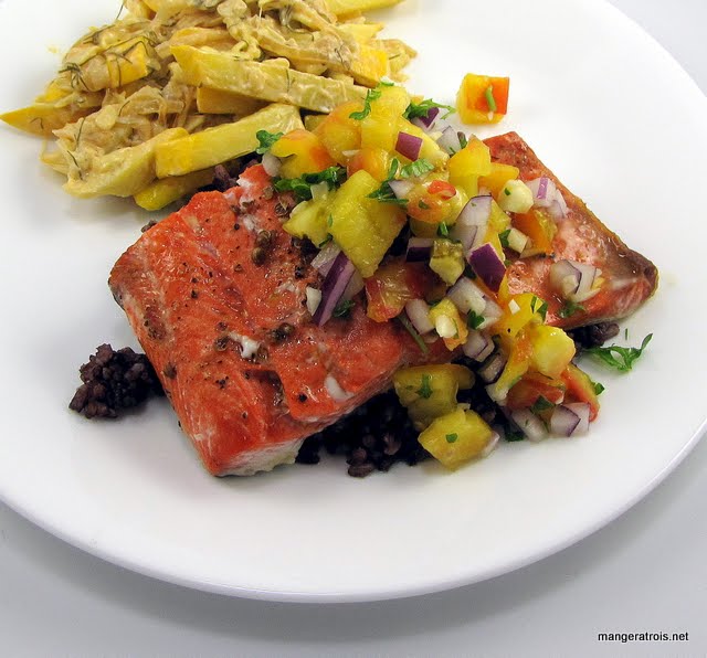 Broiled Salmon with Fresh Tomato Salsa