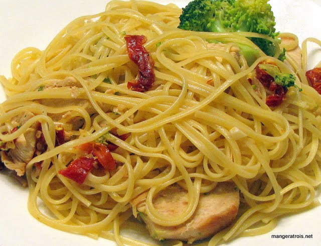 Lemony Broccoli Pasta with Chicken and Sun-Dried Tomatoes